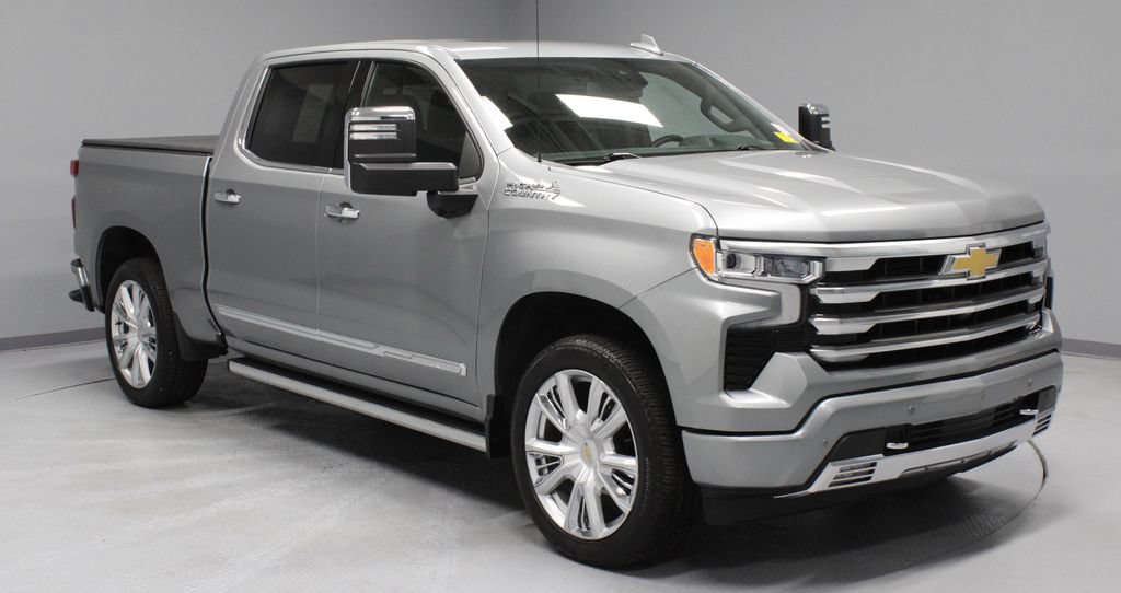 Used 2025 Chevrolet Silverado 1500 High Country w/ High Country Premium Package AWD/4WD video 1