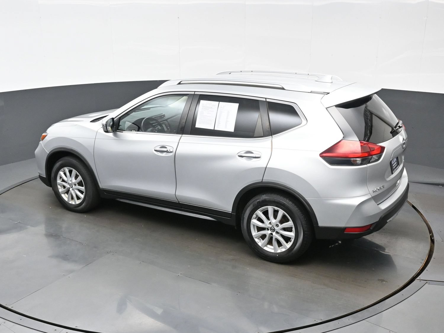 Used 2018 Nissan Rogue SV FWD image 35