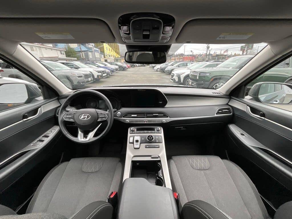 Used 2022 Hyundai Palisade SEL w/ Winter Package image 16