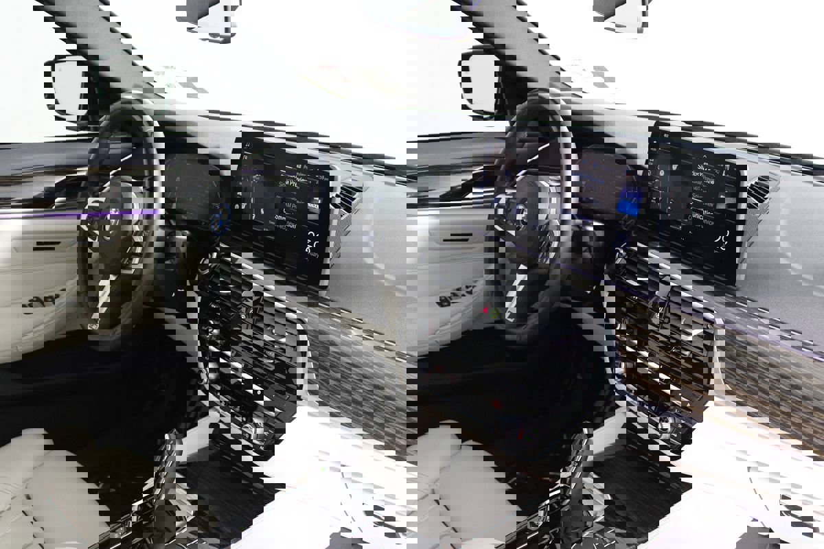 Used 2023 BMW 530e 530e w/ M Sport Package image 13