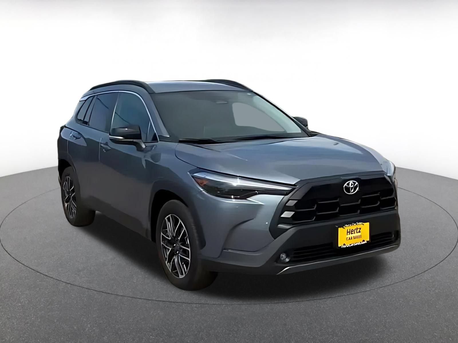 Used 2026 Toyota Corolla Cross XLE FWD image 3