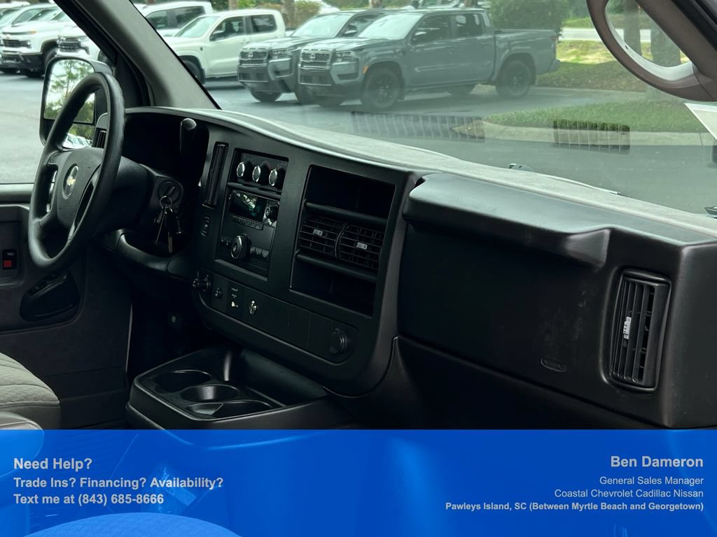 Used 2009 Chevrolet Express 2500 Passenger RWD image 14