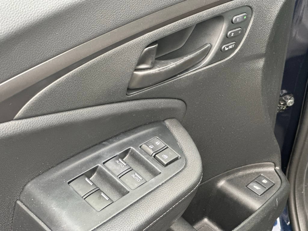 Used 2023 Honda Passport EX-L image 16