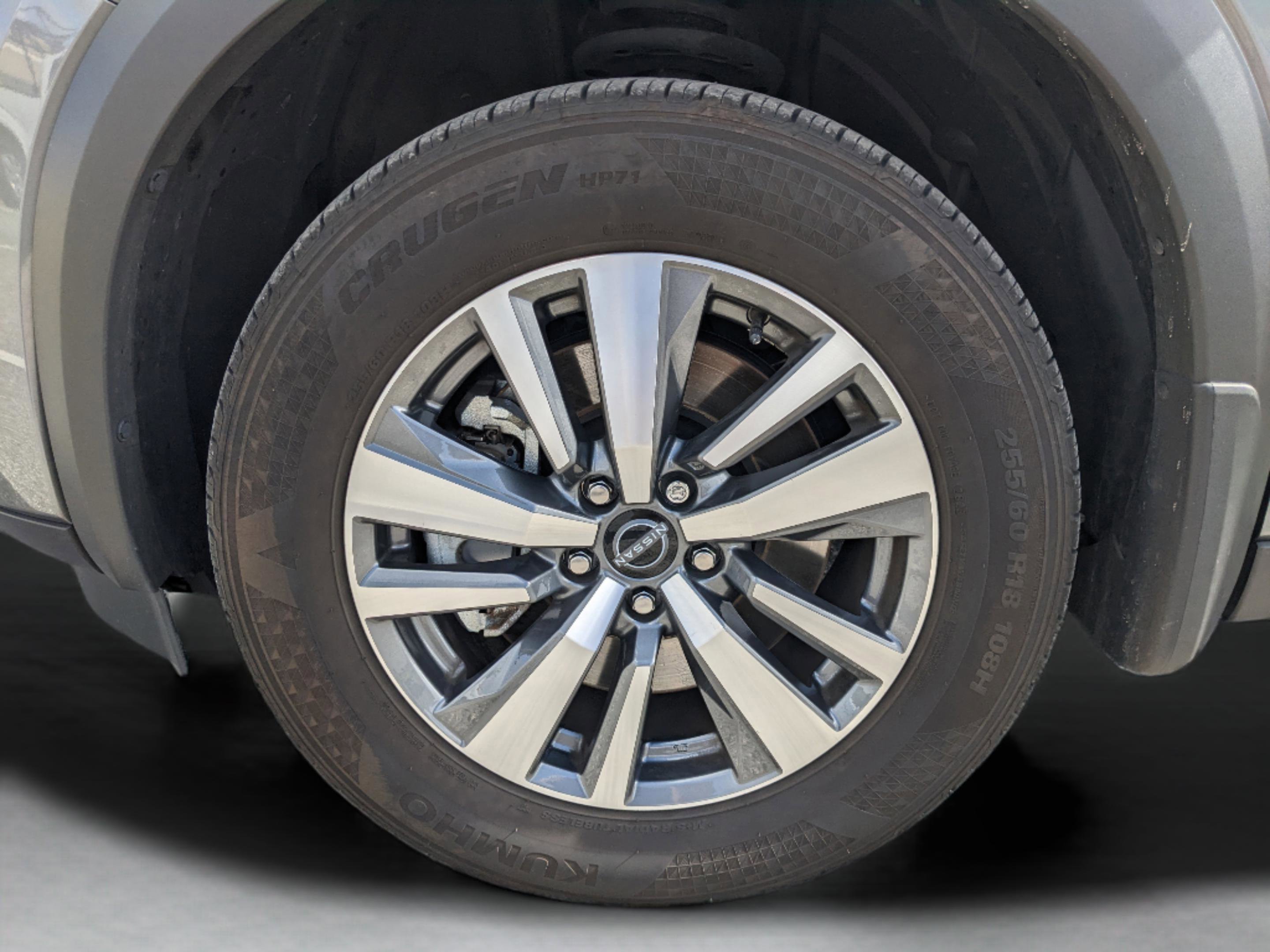 Used 2024 Nissan Pathfinder SL w/ Black Appearance Package image 11