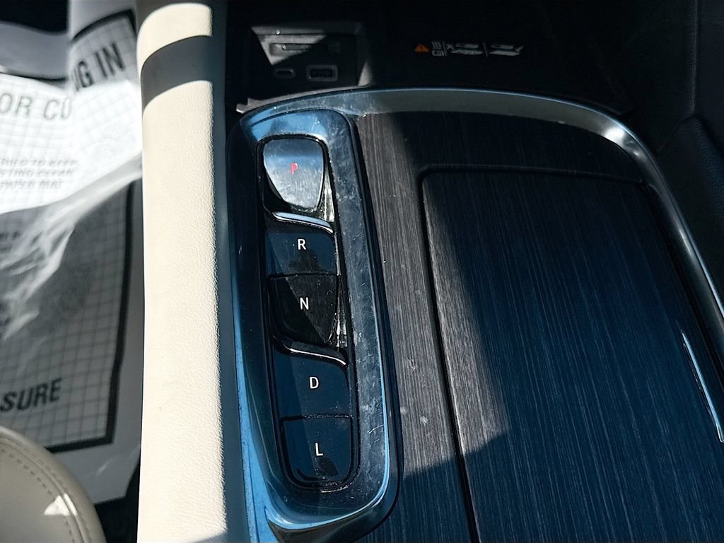 Used 2024 Buick Enclave Avenir w/ Avenir Technology Package FWD image 18