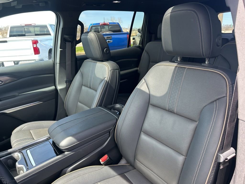 Used 2025 Chevrolet Traverse High Country image 19