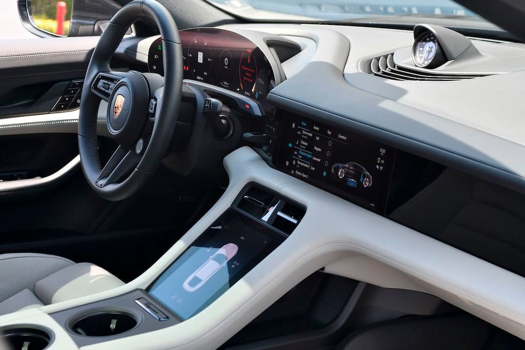 Used 2020 Porsche Taycan 4S image 39