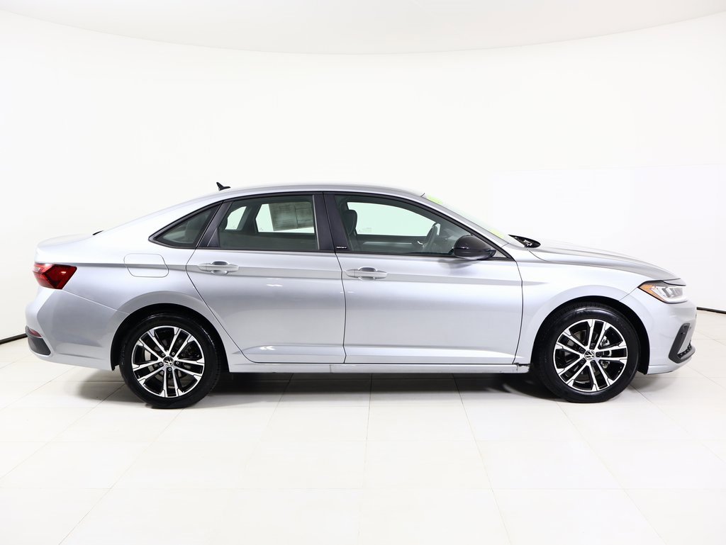 Used 2025 Volkswagen Jetta Sport image 19