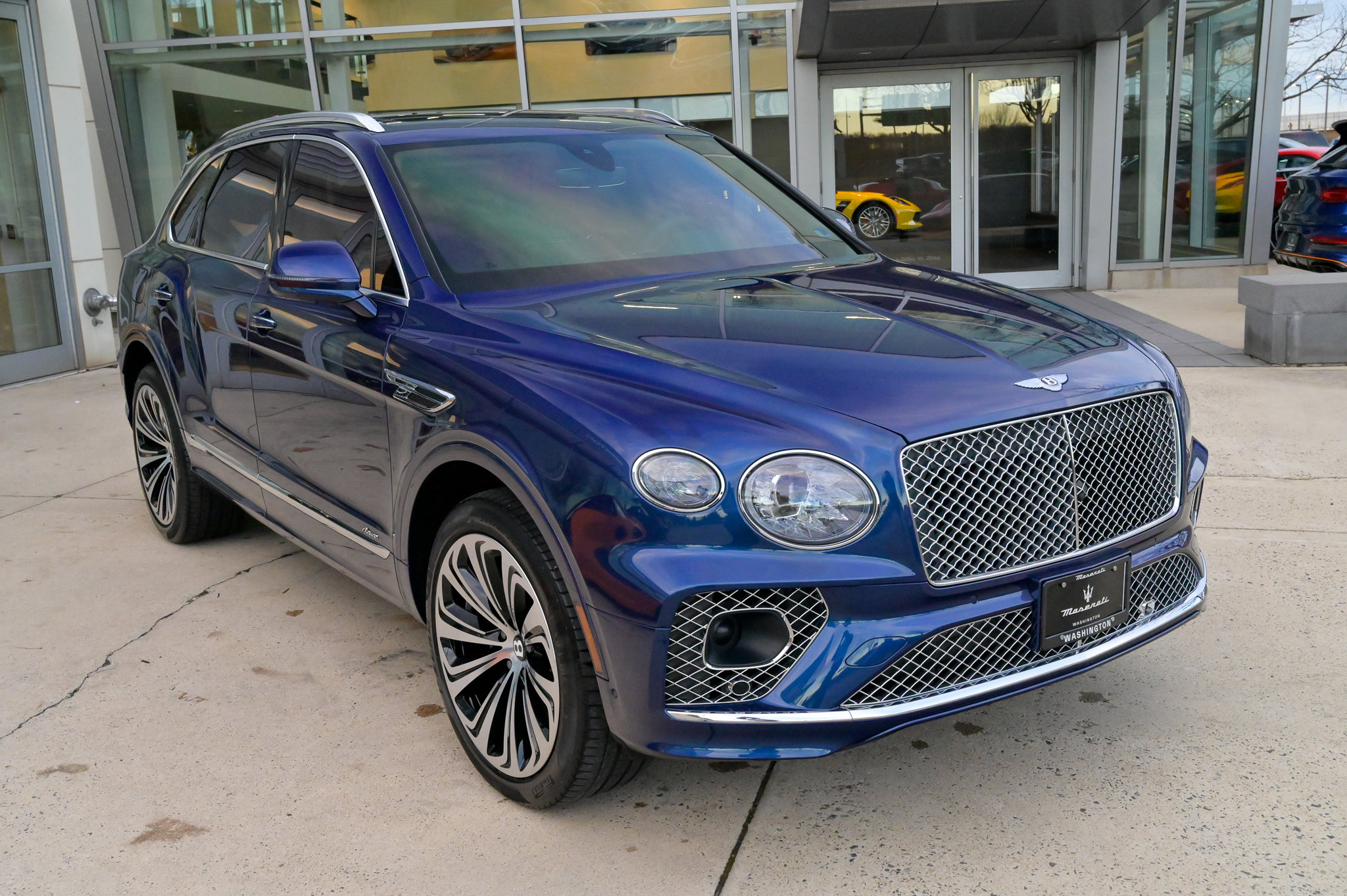 Used 2023 Bentley Bentayga image 3