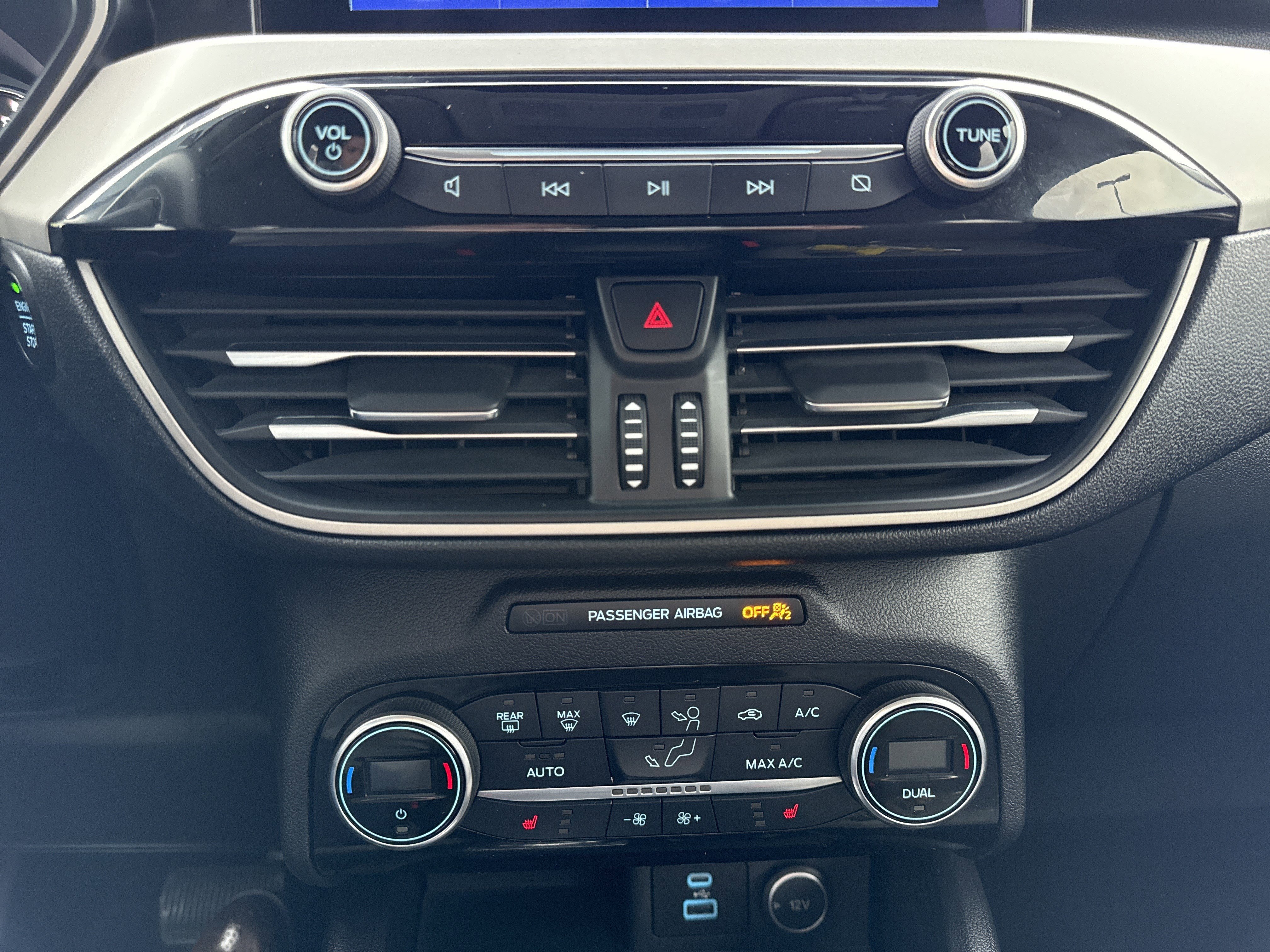 Used 2021 Ford Escape SE image 22