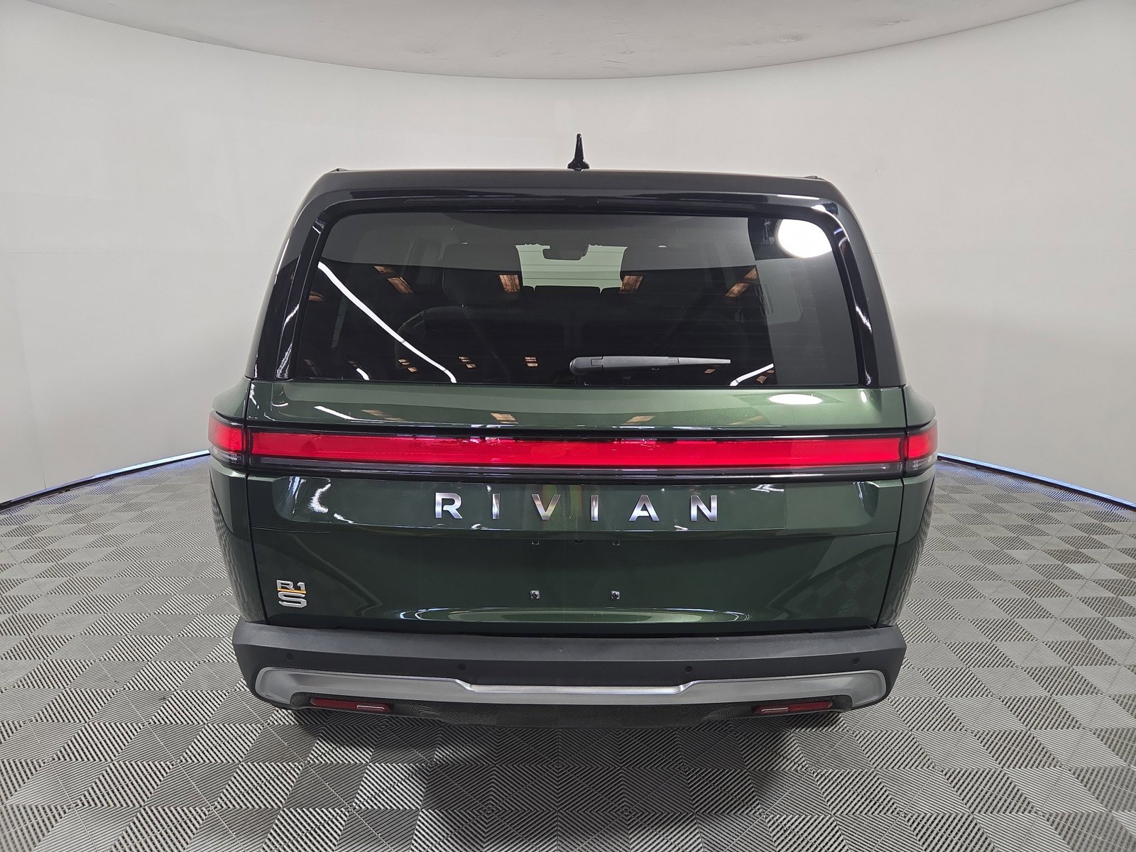 Used 2023 Rivian R1S Adventure AWD/4WD image 4