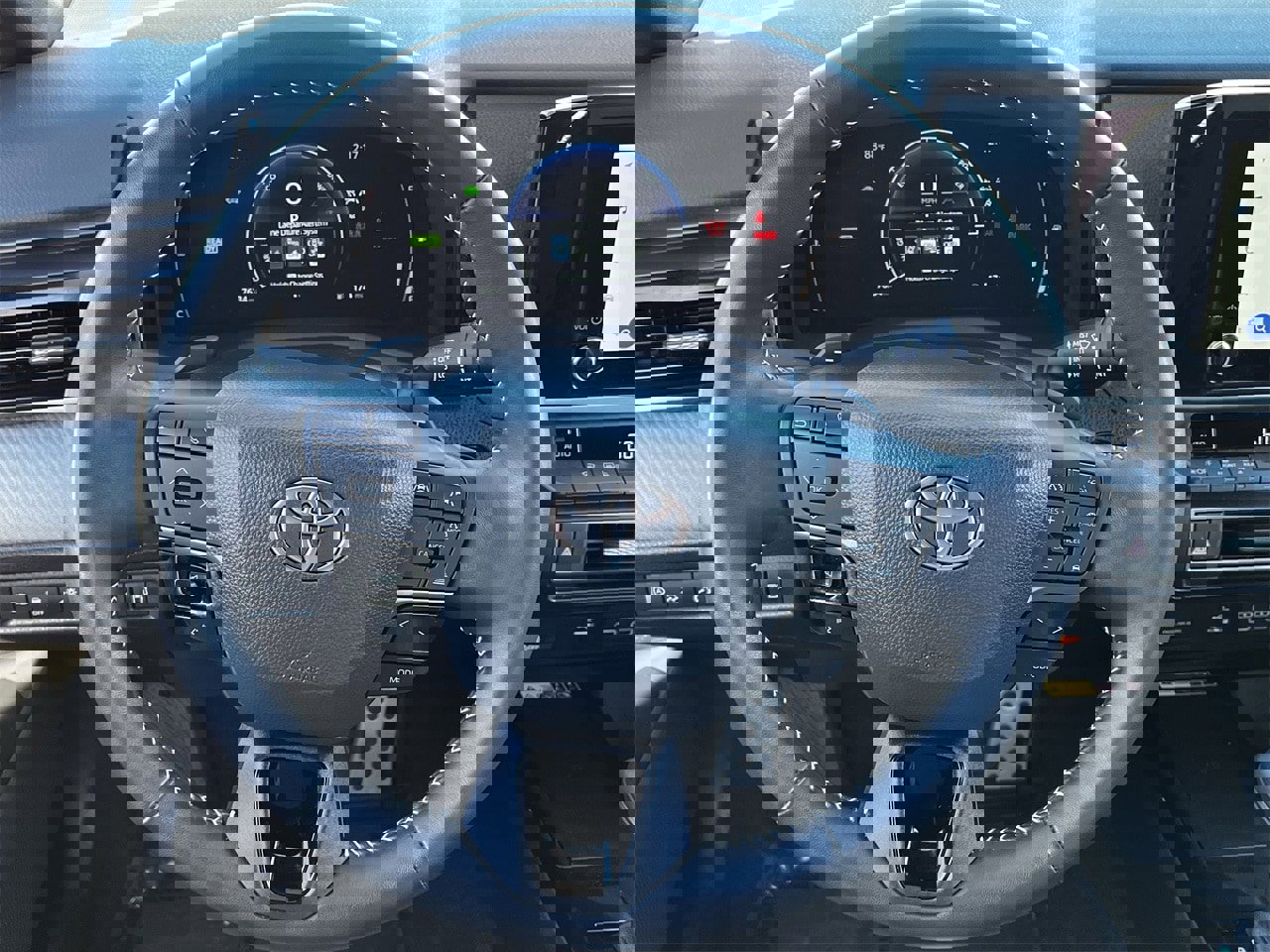 Used 2025 Toyota Camry SE image 11