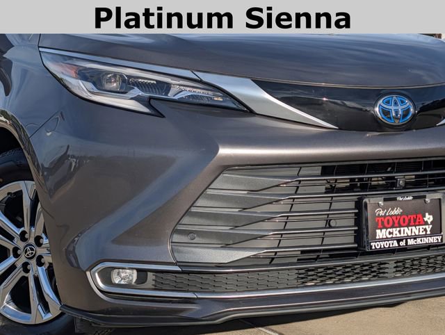 Used 2023 Toyota Sienna Platinum image 3