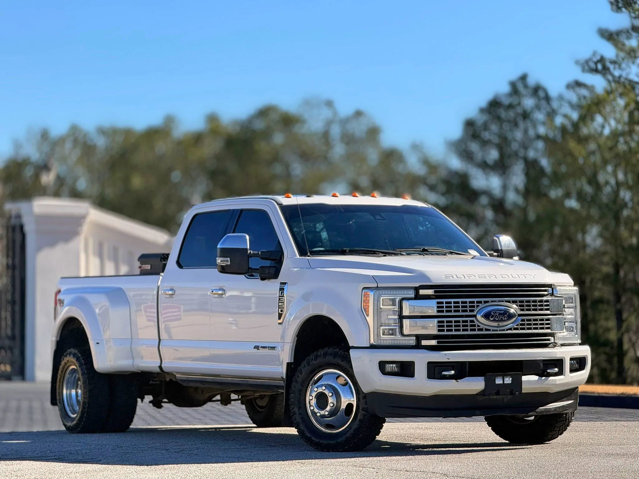 Used 2017 Ford F350 Platinum w/ Platinum Ultimate Package image 5