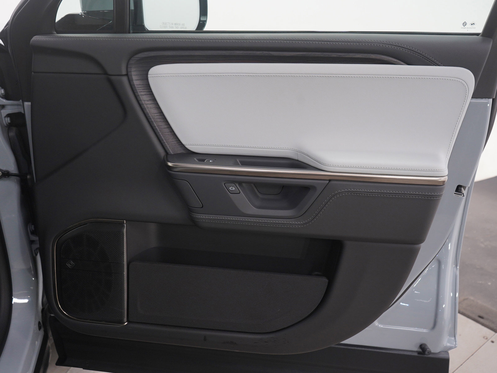 Used 2025 Rivian R1T Adventure image 13