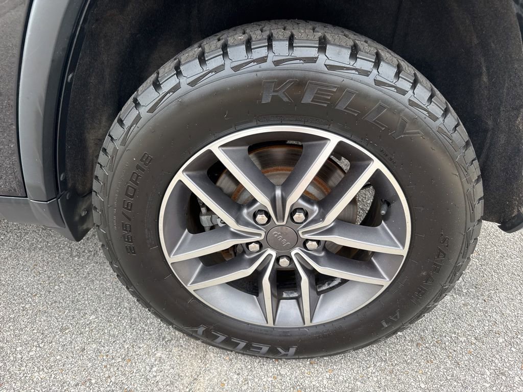 Used 2020 Jeep Grand Cherokee Laredo w/ Laredo X Package image 9