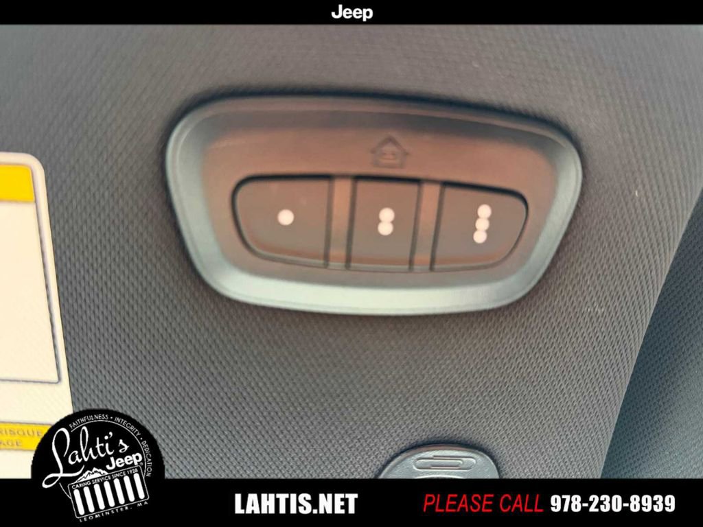 Certified 2022 Jeep Compass Limited w/ (RED) Package image 41