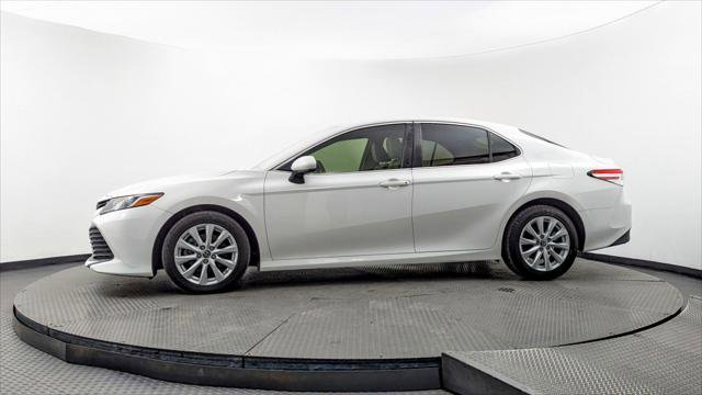 Used 2018 Toyota Camry LE image 3