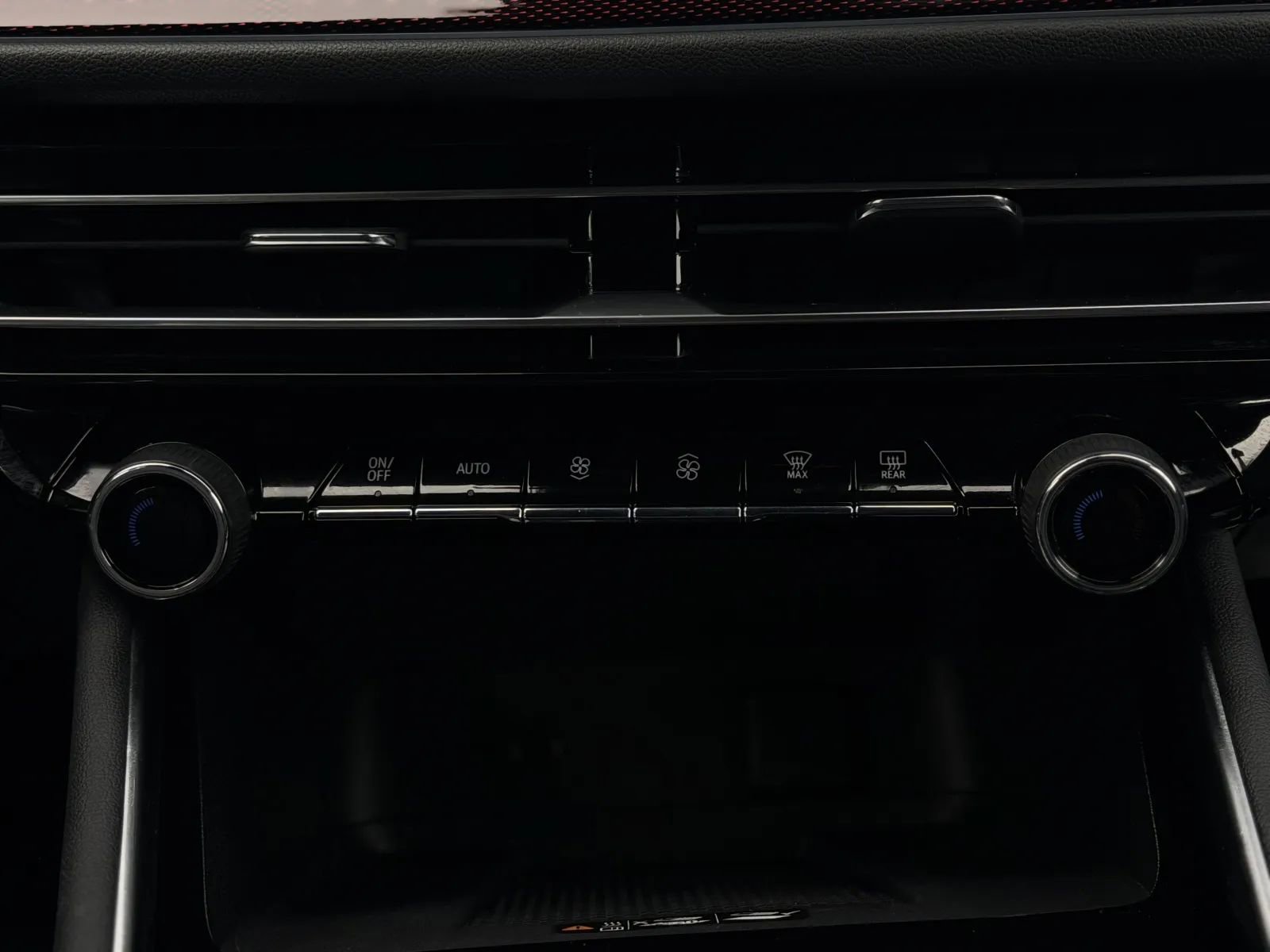 Used 2024 Chevrolet Traverse RS image 41