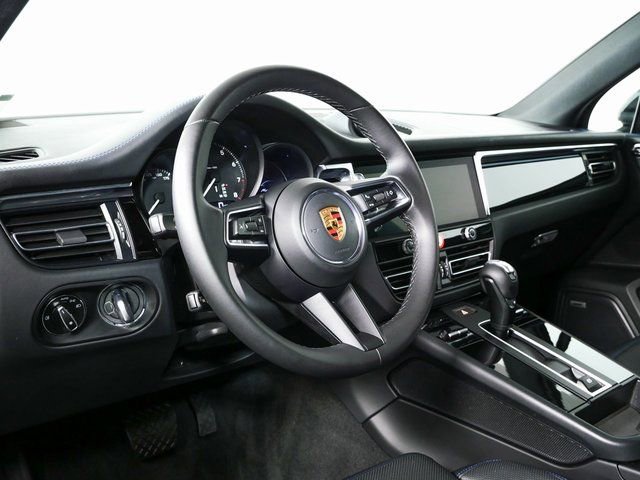 Certified 2023 Porsche Macan Turbo image 4