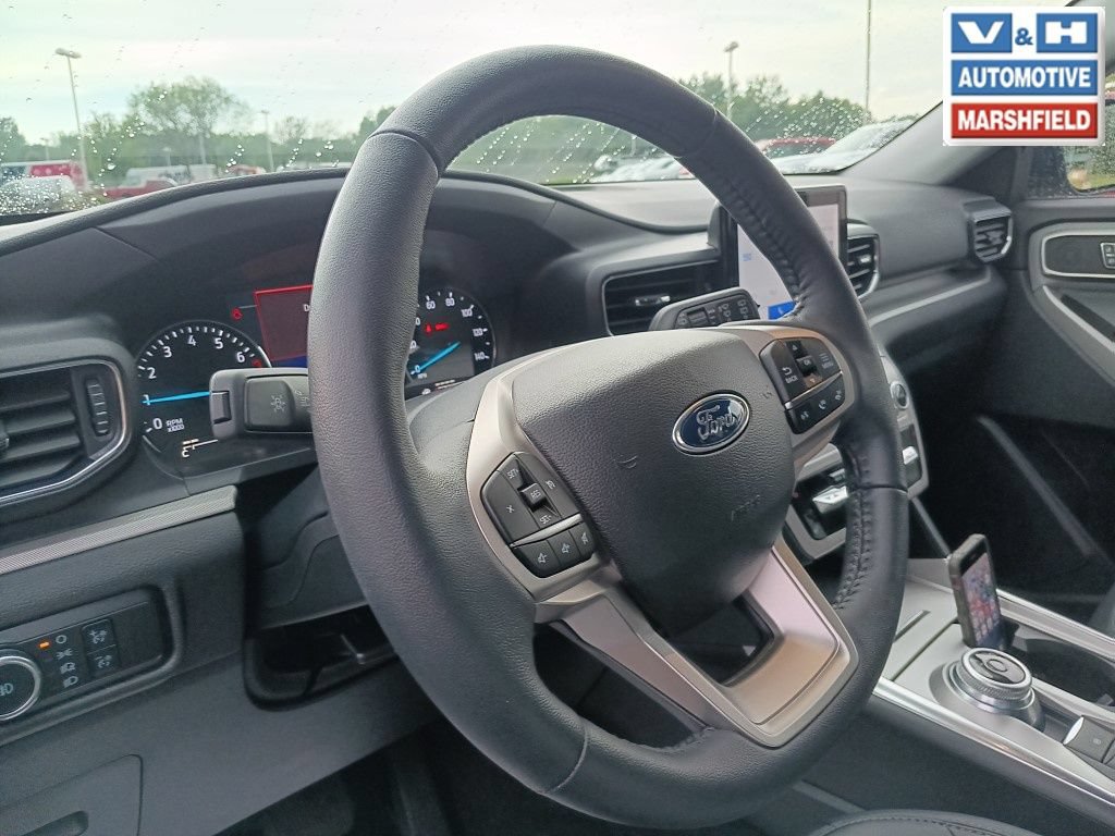 Used 2024 Ford Explorer XLT w/ Equipment Group 202A AWD/4WD image 5