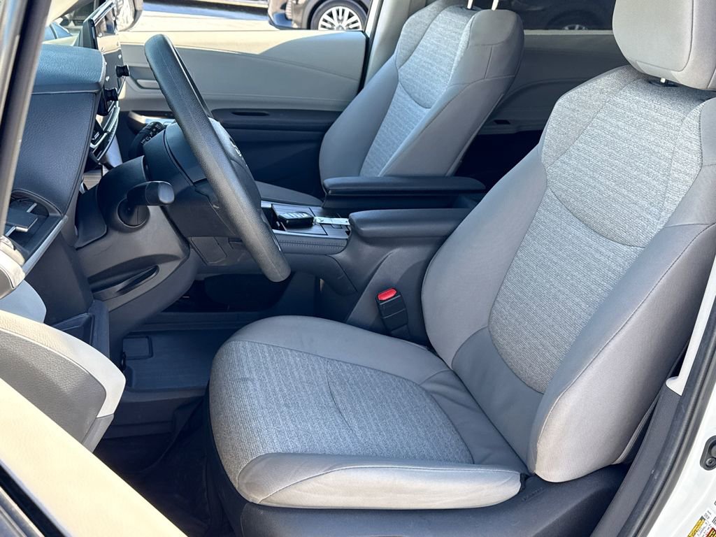 Used 2024 Toyota Sienna LE image 21