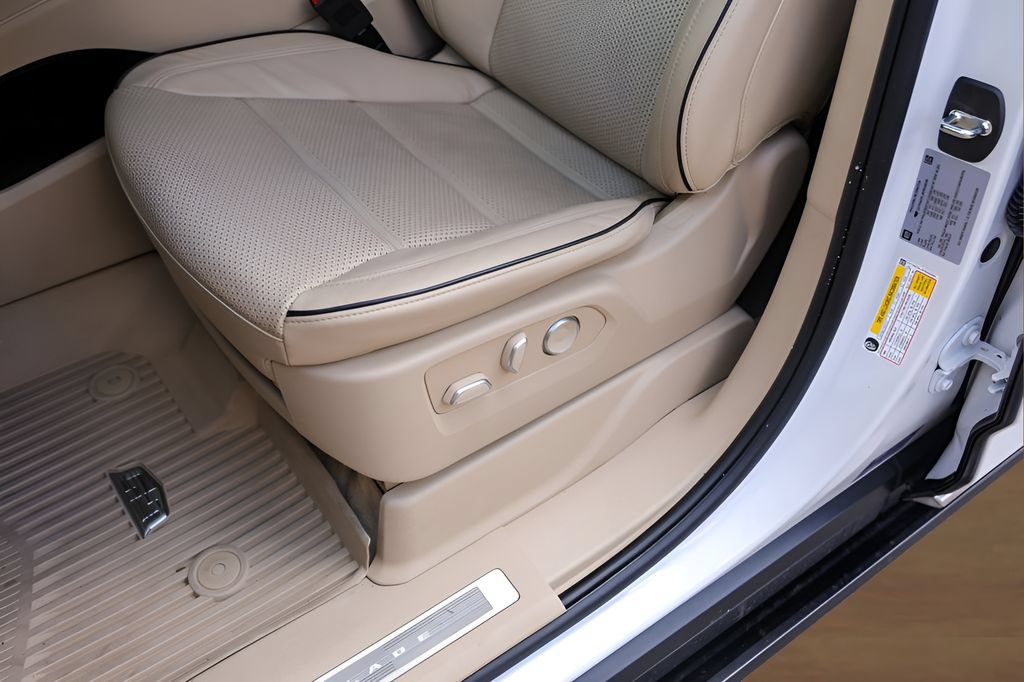 Certified 2023 Cadillac Escalade Premium Luxury w/ Performance Package AWD/4WD image 8
