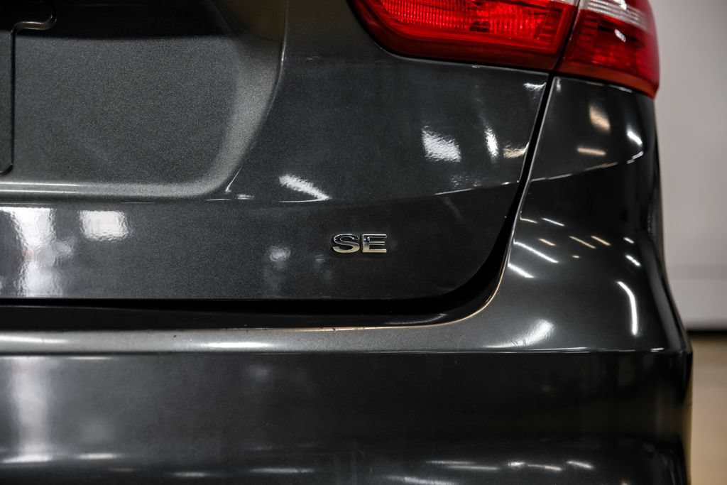 Used 2018 Ford Focus SE w/ SE Appearance Package FWD image 52