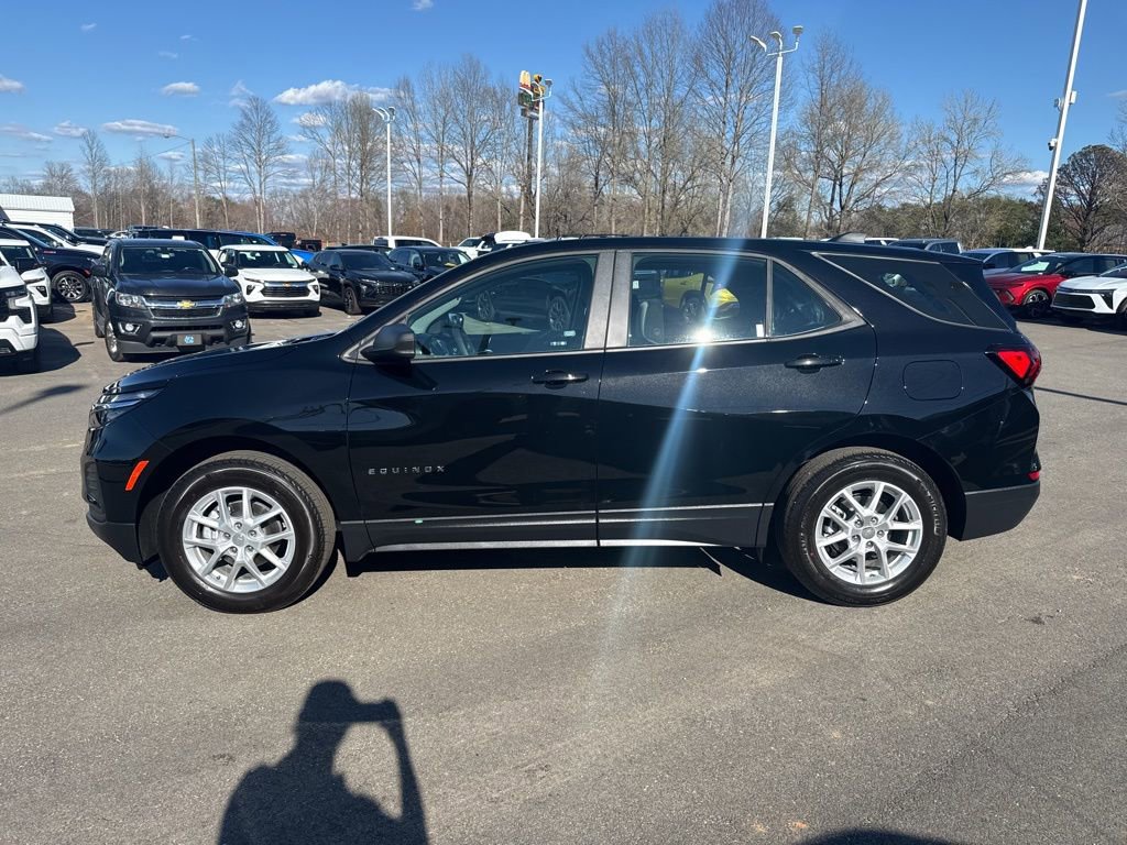 Used 2024 Chevrolet Equinox LS image 2