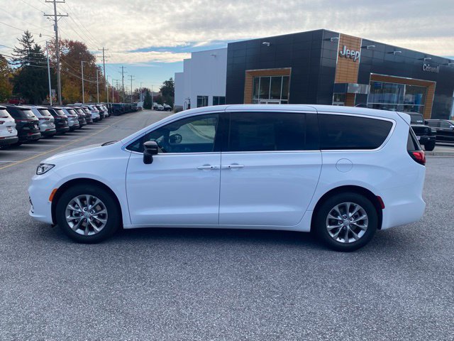 New 2026 Chrysler Pacifica Limited FWD image 4