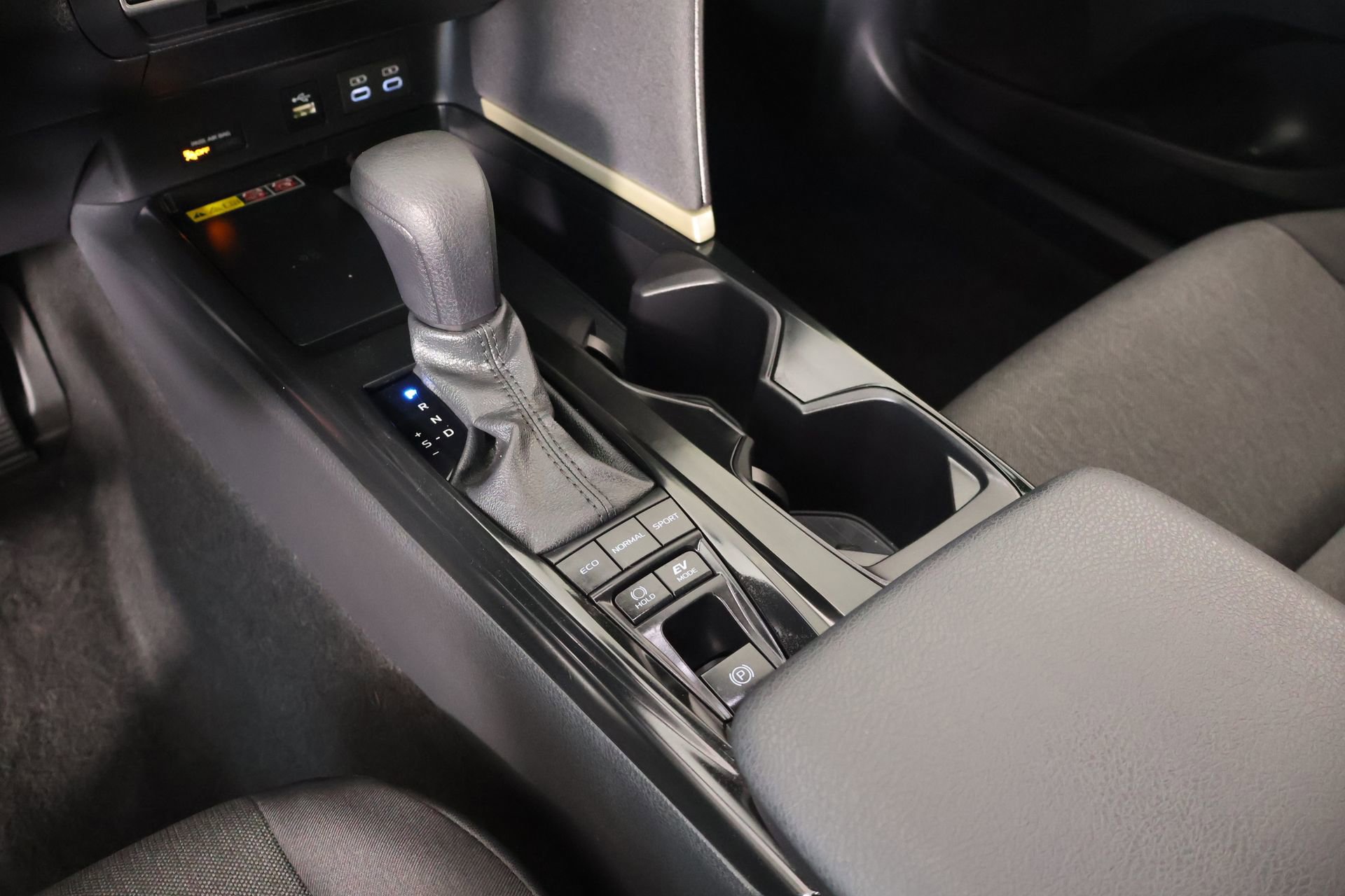 Used 2025 Toyota Camry LE w/ Convenience Package FWD image 7