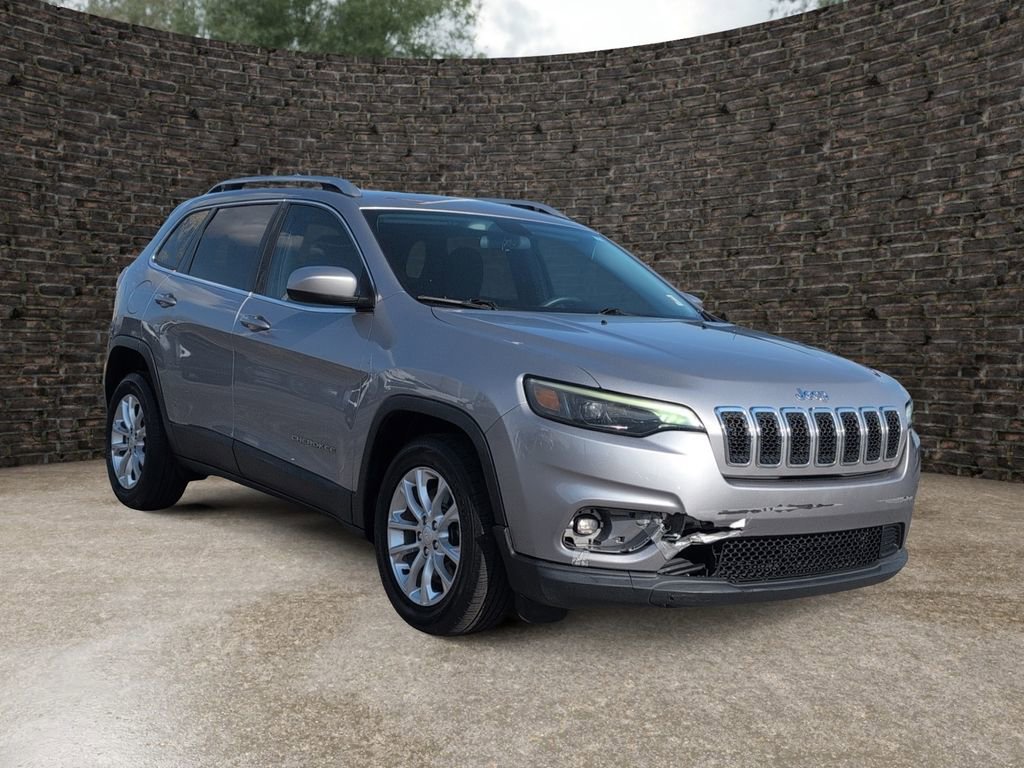Used 2019 Jeep Cherokee Latitude w/ Popular Appearance Group FWD image 2