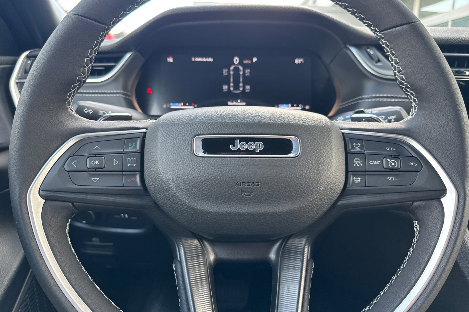 New 2025 Jeep Grand Cherokee L Altitude image 29