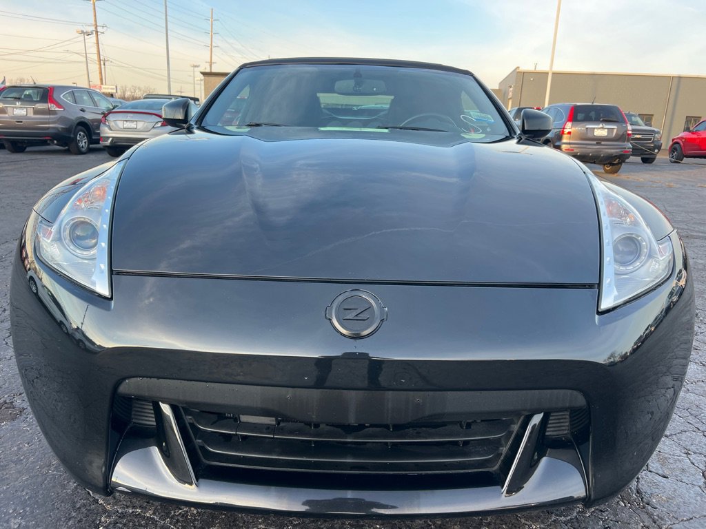 Used 2012 Nissan 370Z Roadster image 2