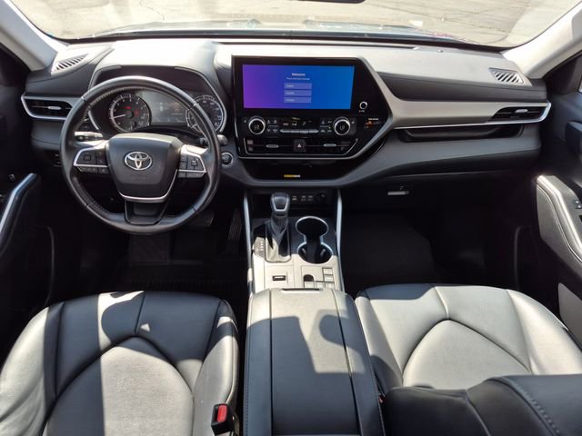 Used 2023 Toyota Highlander XLE image 18