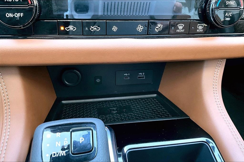 Used 2025 Nissan Pathfinder Platinum image 32