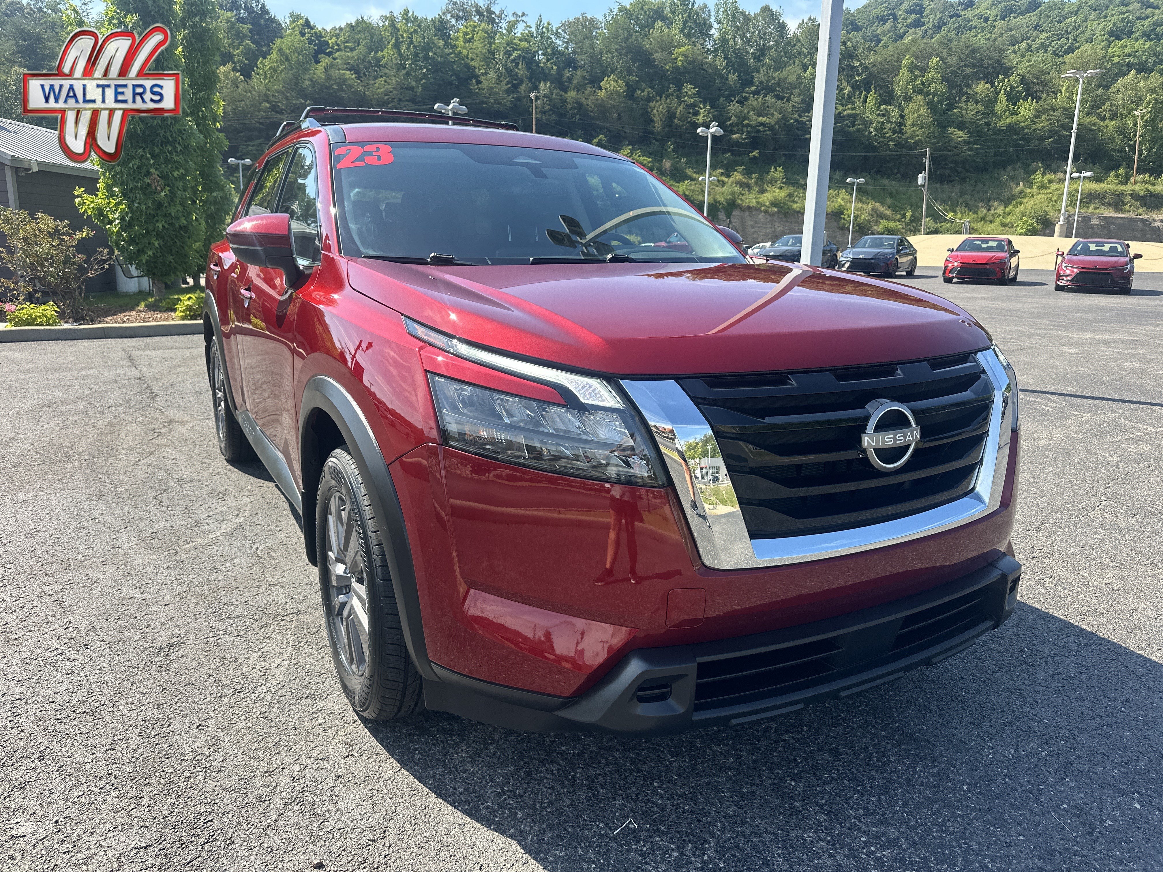 Used 2023 Nissan Pathfinder SV AWD/4WD image 1