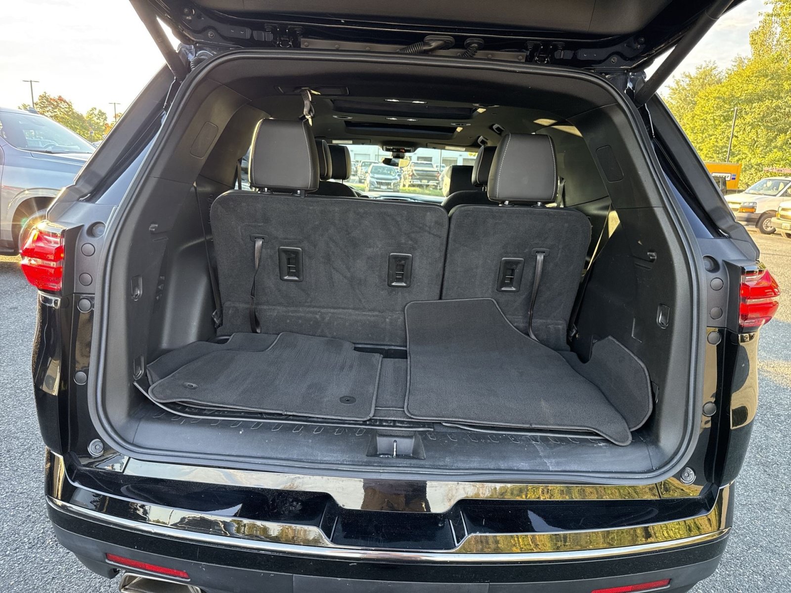 Used 2023 Chevrolet Traverse Premier w/ Redline Edition AWD/4WD image 28