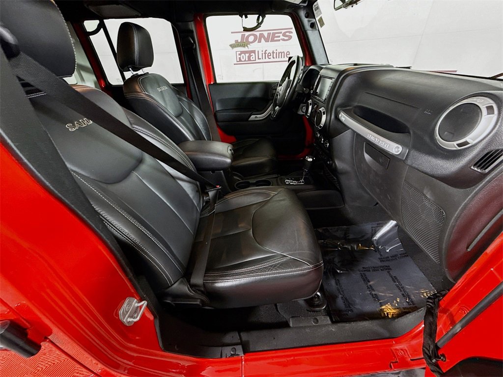 Used 2018 Jeep Wrangler Unlimited Sahara w/ Max Tow Package image 26