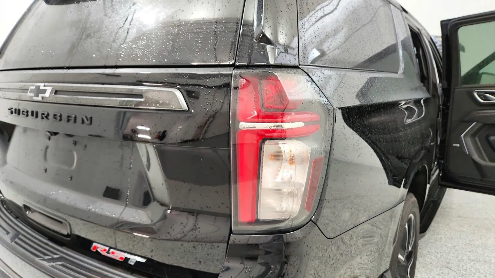 Used 2022 Chevrolet Suburban RST w/ Sport Performance Package image 15