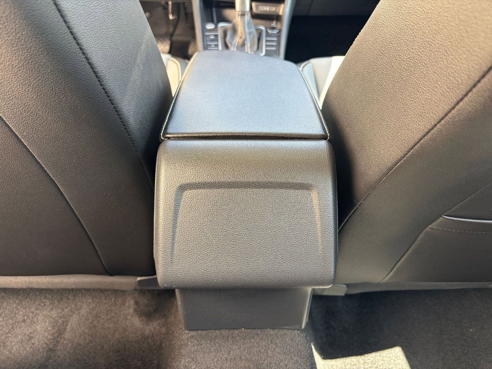 Used 2025 Volkswagen Jetta SE image 24