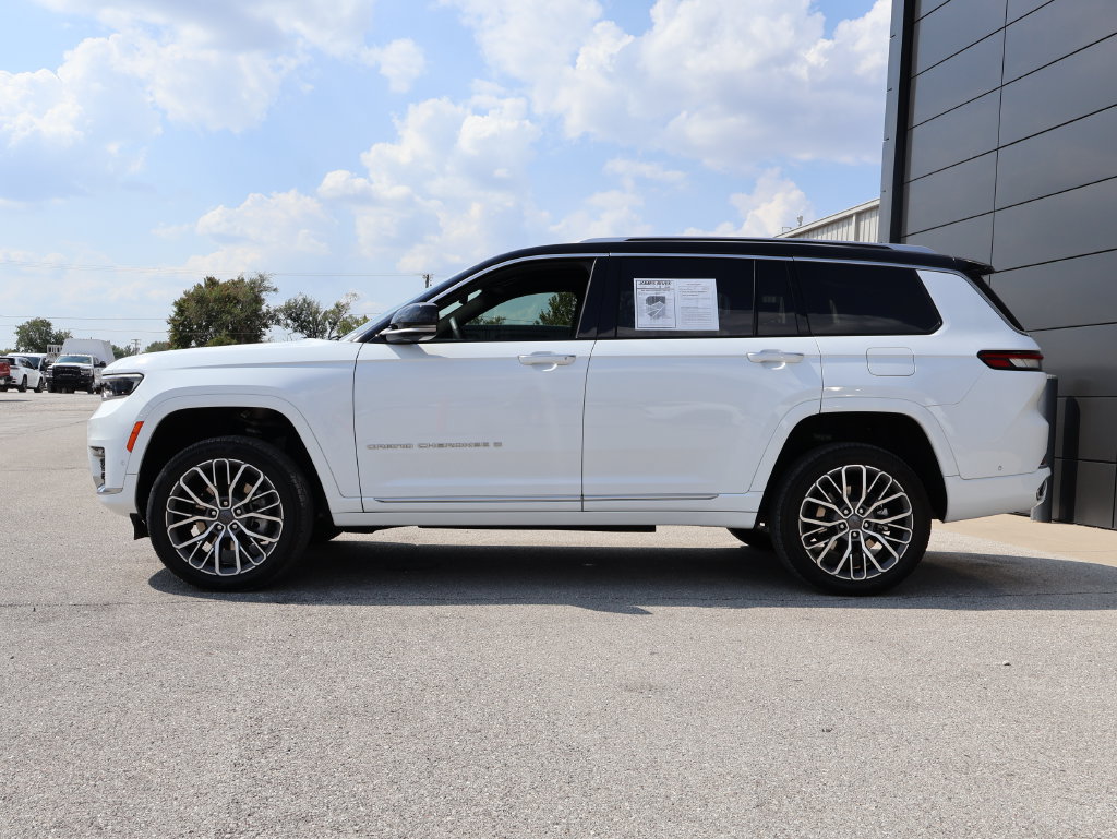 Used 2024 Jeep Grand Cherokee L Summit AWD/4WD image 2