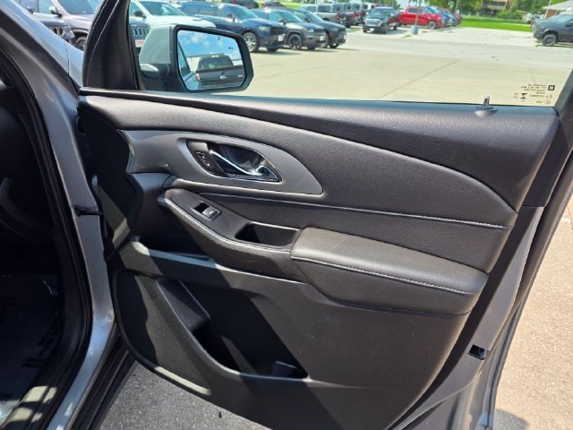 Used 2023 Chevrolet Traverse LT AWD/4WD image 19