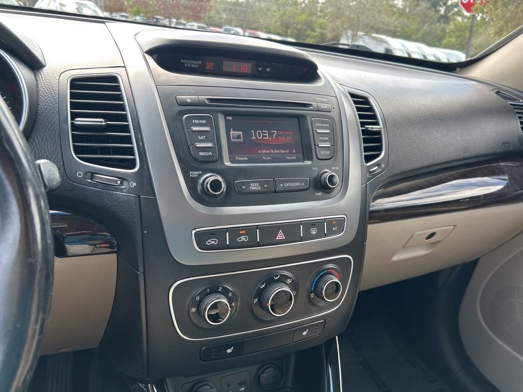 Used 2015 Kia Sorento LX image 29