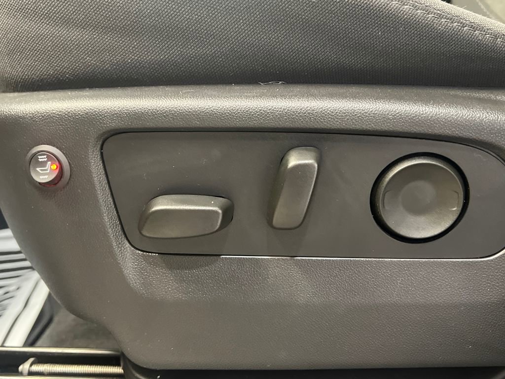 Used 2024 Chevrolet Silverado 2500 Custom w/ Custom Value Package image 34