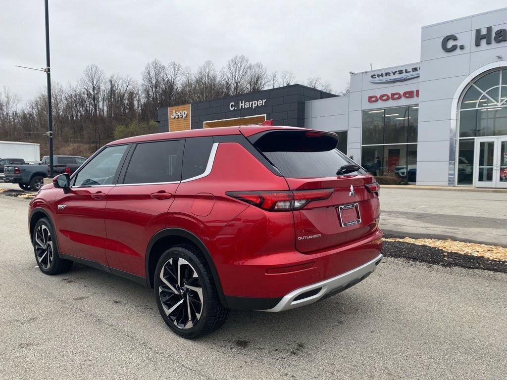 Used 2024 Mitsubishi Outlander 4WD Plug-In Hybrid image 4