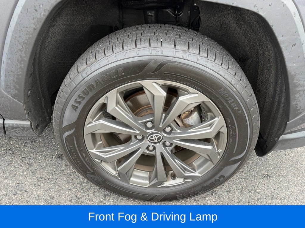 Used 2022 Toyota RAV4 XLE Premium AWD/4WD image 16