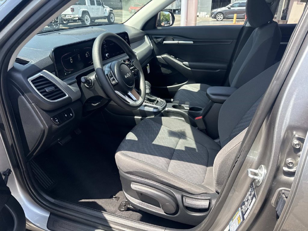 Used 2024 Kia Seltos LX AWD/4WD image 18