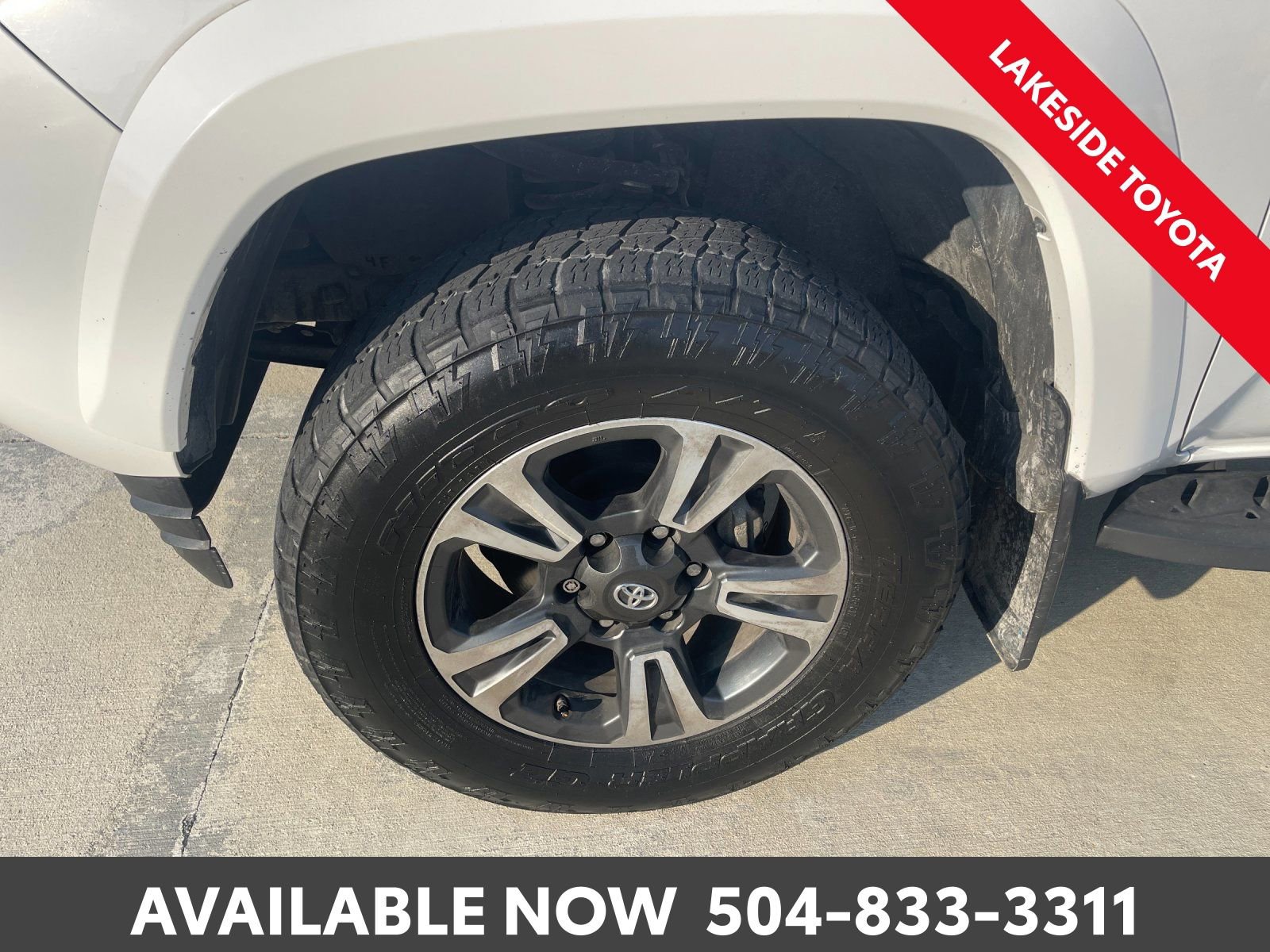 Used 2018 Toyota Tacoma TRD Sport image 10