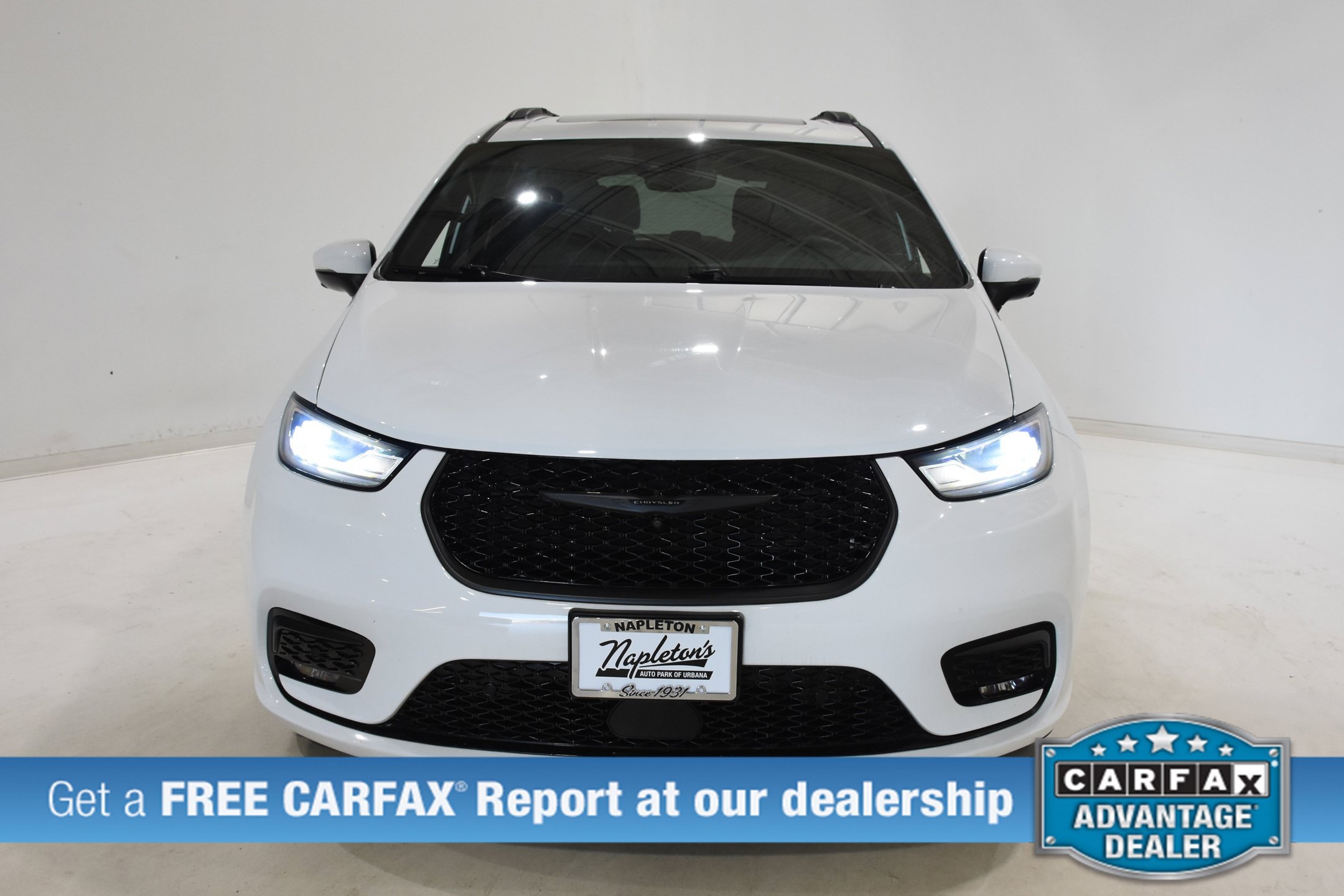 Used 2023 Chrysler Pacifica Touring-L w/ S Appearance Package AWD/4WD image 2